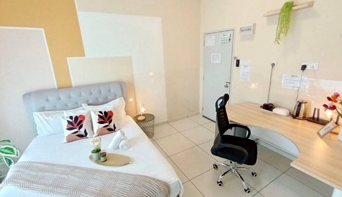Basic Studio, 1 Queen Bed, City View