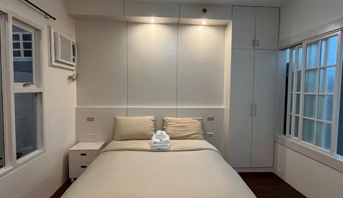 Deluxe King 1 Bedroom w/Balcony Bayview Netflix