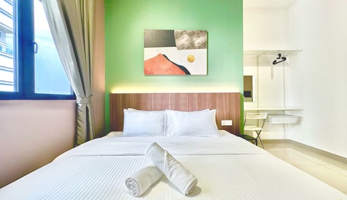 Comfort Studio, 1 King Bed, City View