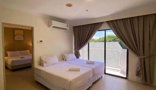 Executive Suite, Balcony, Pool View