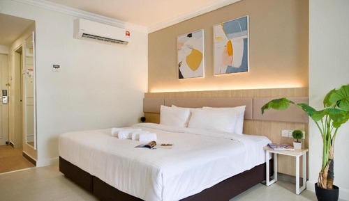 Deluxe Room, Pool View