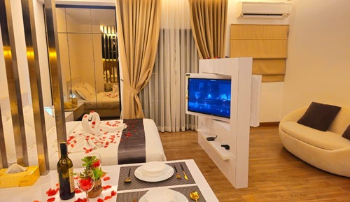 Luxury Condo, 1 Queen Bed, Balcony, City View A3