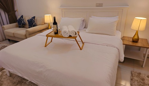 Standard Apartment, 1 Queen Bed, Non Smoking
