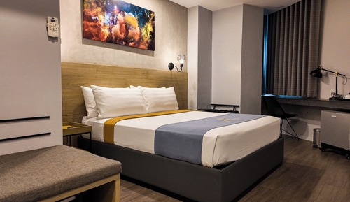  Superior Queen Room