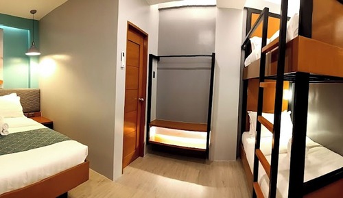 Deluxe Quadruple Room