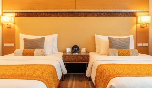 Standard Room, 2 Twin Beds, Accessible, Non Smoking (Walk-in Shower)