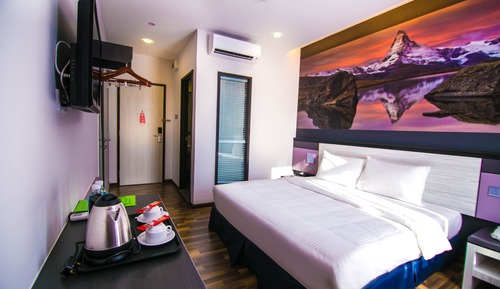 Connecting Room