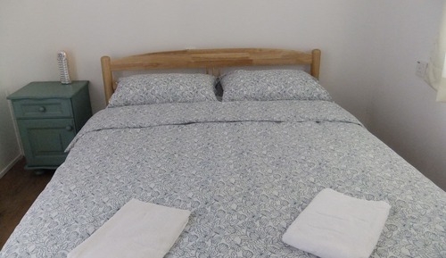 Superior Queen Hillside Room, Shared Bathroom