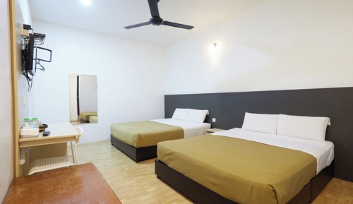 Deluxe Family Room