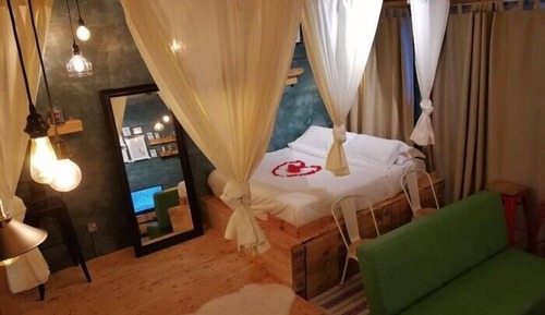 Design Studio, 1 Queen Bed with Sofa bed, Kitchenette, Pool View