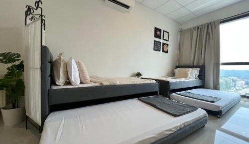 One-Bedroom Apartment with City View