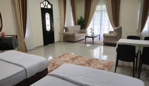 Deluxe Family Room