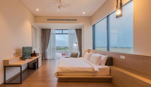 Superior King Suite