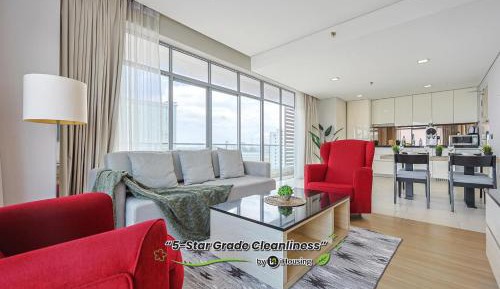 One-Bedroom Apartment with Balcony and Sea View