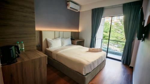 Queen Room with Balcony