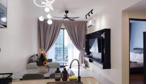 Two-Bedroom Deluxe Apartment with Balcony