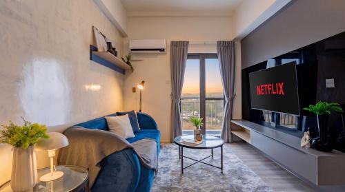 One-Bedroom Apartment with Balcony