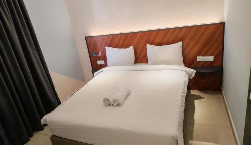 Standard Queen Room with Window