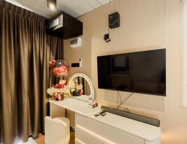 Studio with Sofa Bed