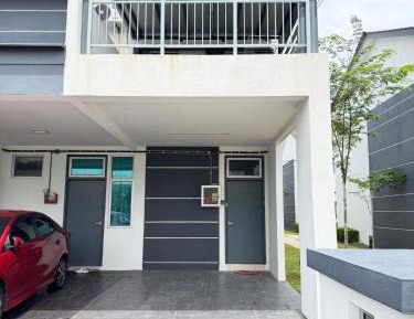 Three-Bedroom Townhouse