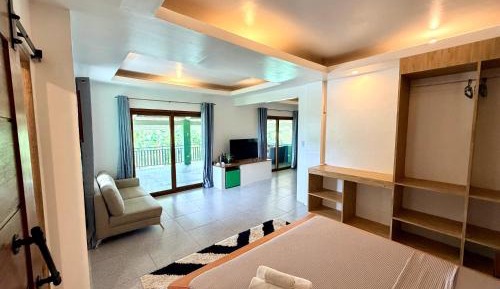 Deluxe Family Room with Free Use of Golf Course