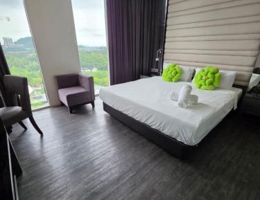 Deluxe King Suite