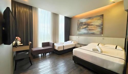 Family Room (3 Adults)