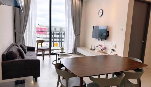 Three-Bedroom Apartment with Balcony