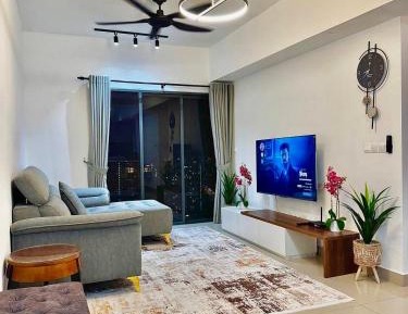 Three-Bedroom Apartment with Balcony