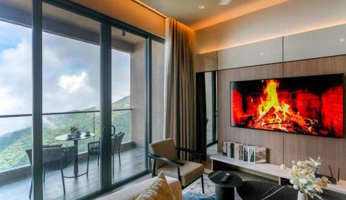 Three-Bedroom Apartment with Balcony