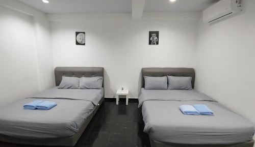 Quadruple Room with Private Bathroom