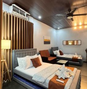 Deluxe Family Room