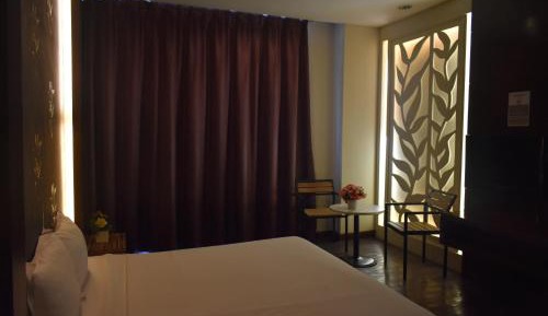 Deluxe Queen Room