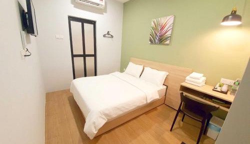 Standard Queen Room