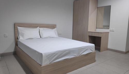Standard Queen Room