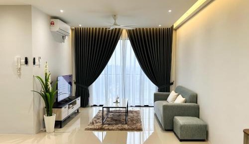 Three-Bedroom Apartment with Balcony