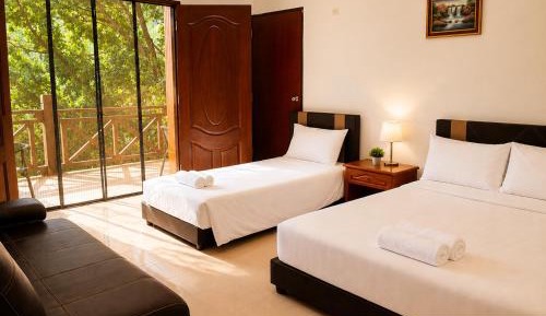 Chalet Family Room 6 Pax (309)(1King +1Queen + 2Singles & Balcony)