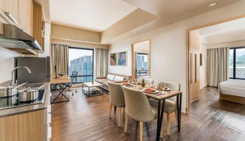 1 King Bed, 2 Single Beds, Two-Bedroom with Kitchenette and Living Area