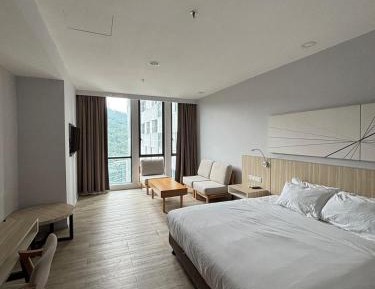 Deluxe Double or Twin Room with Mountain View