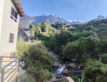 Studio with Mountain View