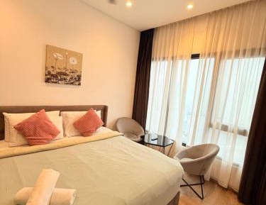 One-Bedroom Apartment with City View
