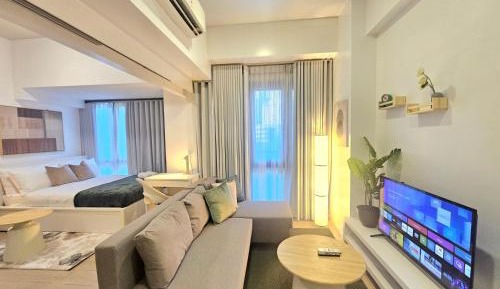 Deluxe One-Bedroom Apartment with City View