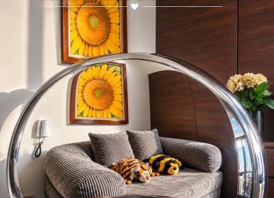 One-Bedroom Deluxe Apartment
