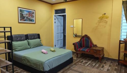 Deluxe Double Room (2 Adults + 1 Child)