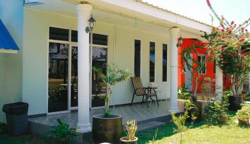 Villa with Garden View