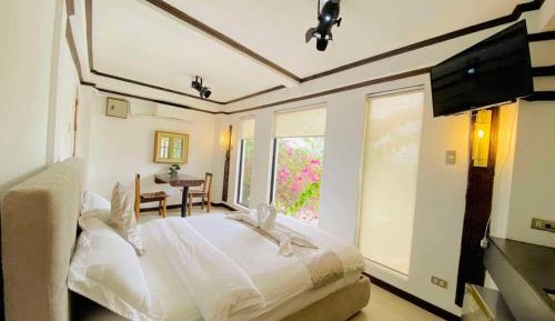 Deluxe Double Room (2 Adults + 1 Child)