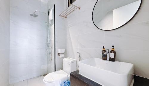 One-Bedroom Apartment with City View