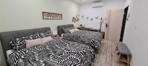 Quadruple Room with Private Bathroom