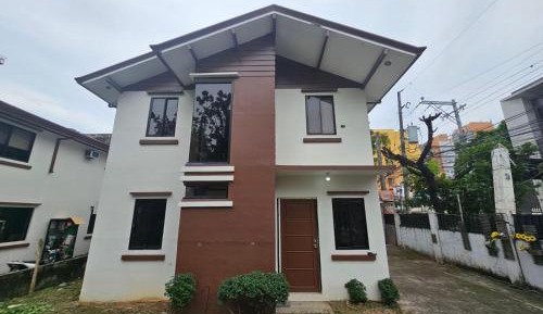Standard Double Room with Shared Bathroom