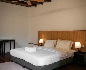 Deluxe King Suite